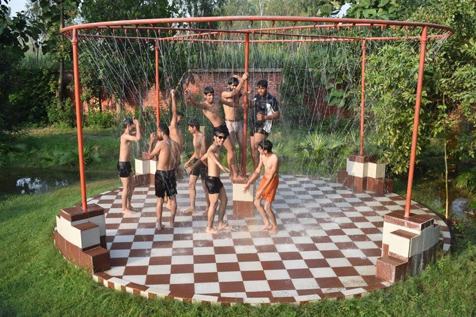 Kajipuria Resort Gajraula Buitenkant foto